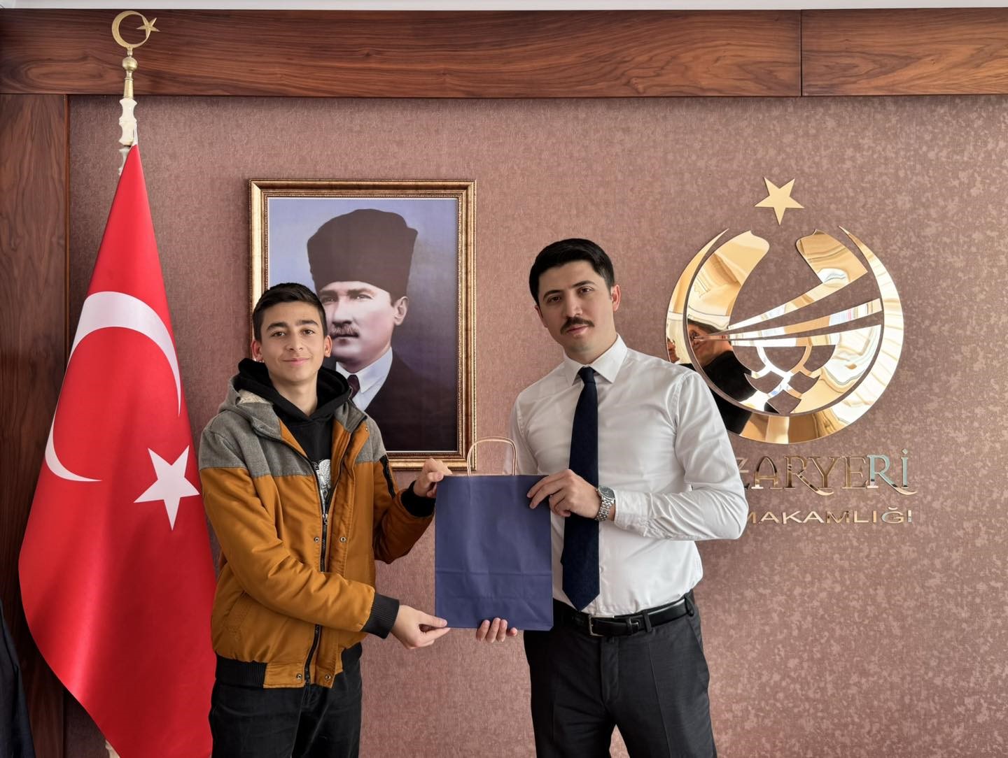 Bilecik&rsquo;te ikinci olan &ouml;ğrencileri makamında kabul etti

