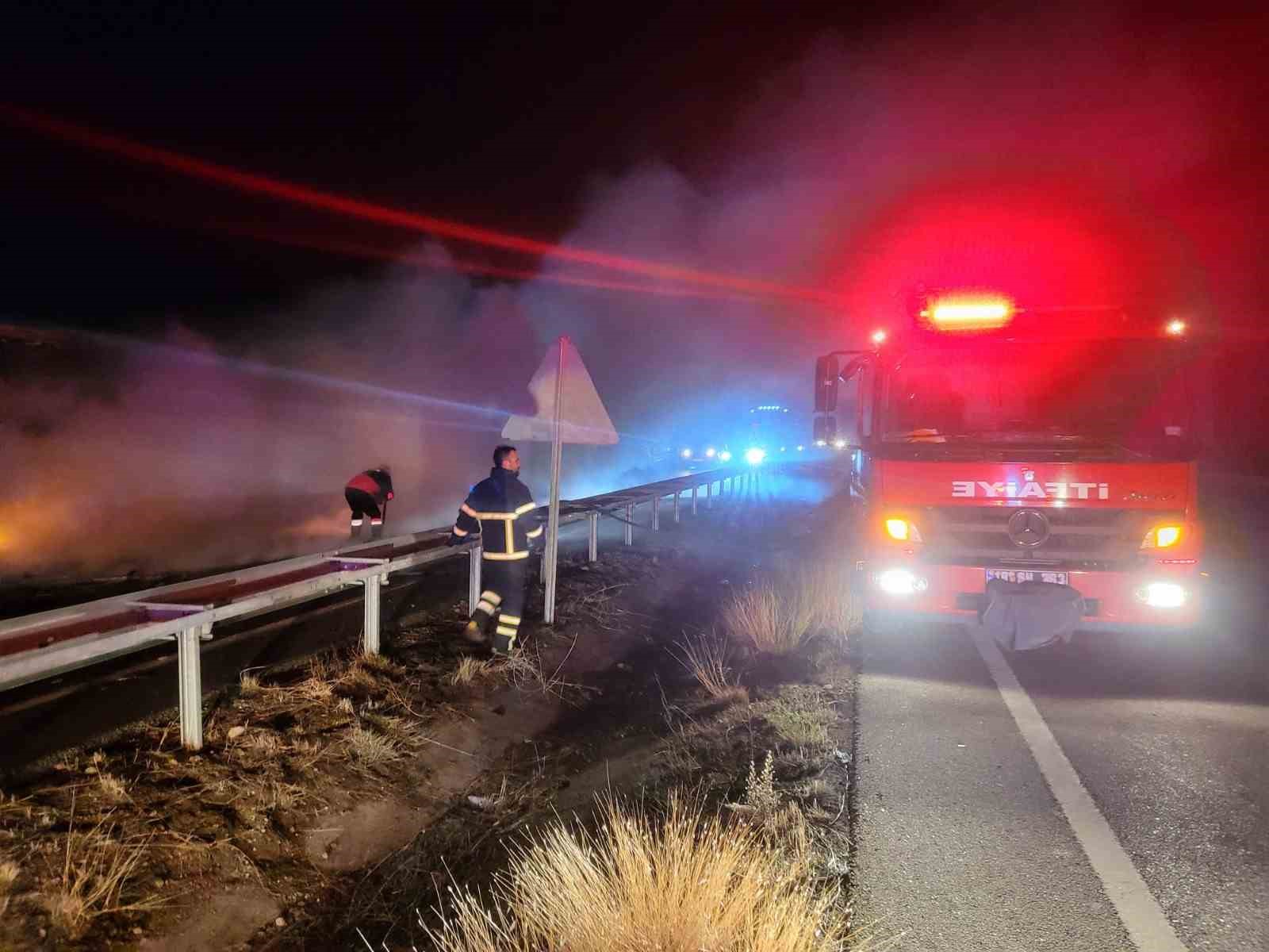 Seyir halindeki otob&uuml;s alev alev yandı
