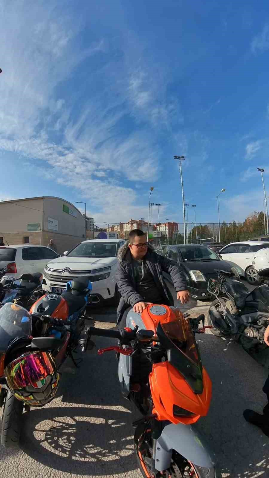 Motosiklet kul&uuml;b&uuml; &uuml;yeleri, down sendromlu &ccedil;ocuklar i&ccedil;in etkinlik d&uuml;zenledi
