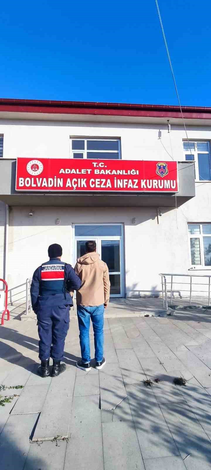 Afyonkarahisar’da kaçak şahıslar yakalandı