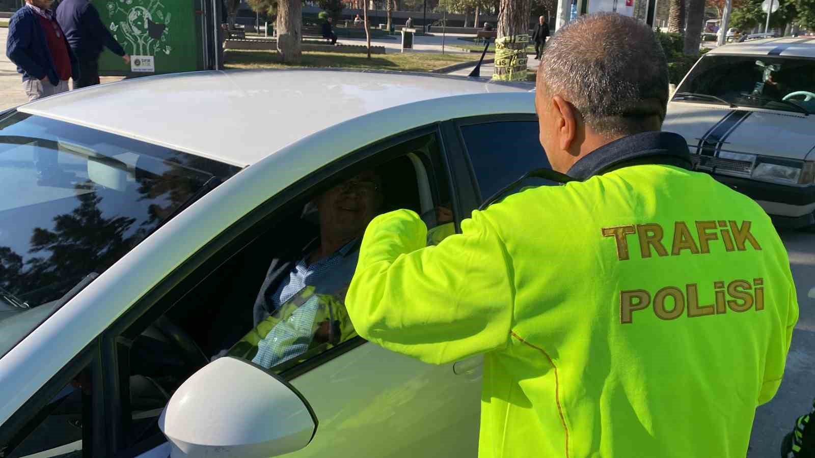 Engelli bireyler temsili trafik denetimi yaptı
