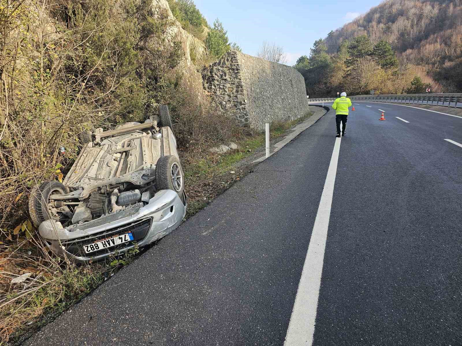 Zonguldak-Ereğli kara yolunda otomobil takla attı; sürücüsü yaralandı
