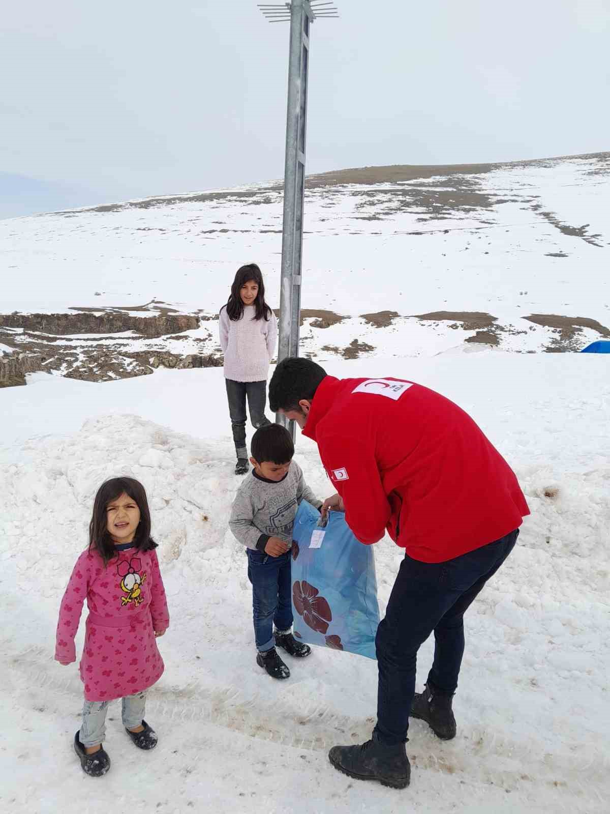 Kızılay Ağrı Şubesi, Türkiye ikinciliğiyle iyilikte yarışıyor
