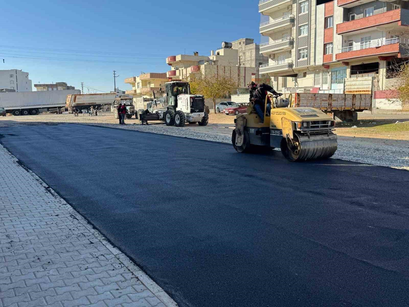 Nizip’te asfalt ekiplerinin mesaisi sürüyor
