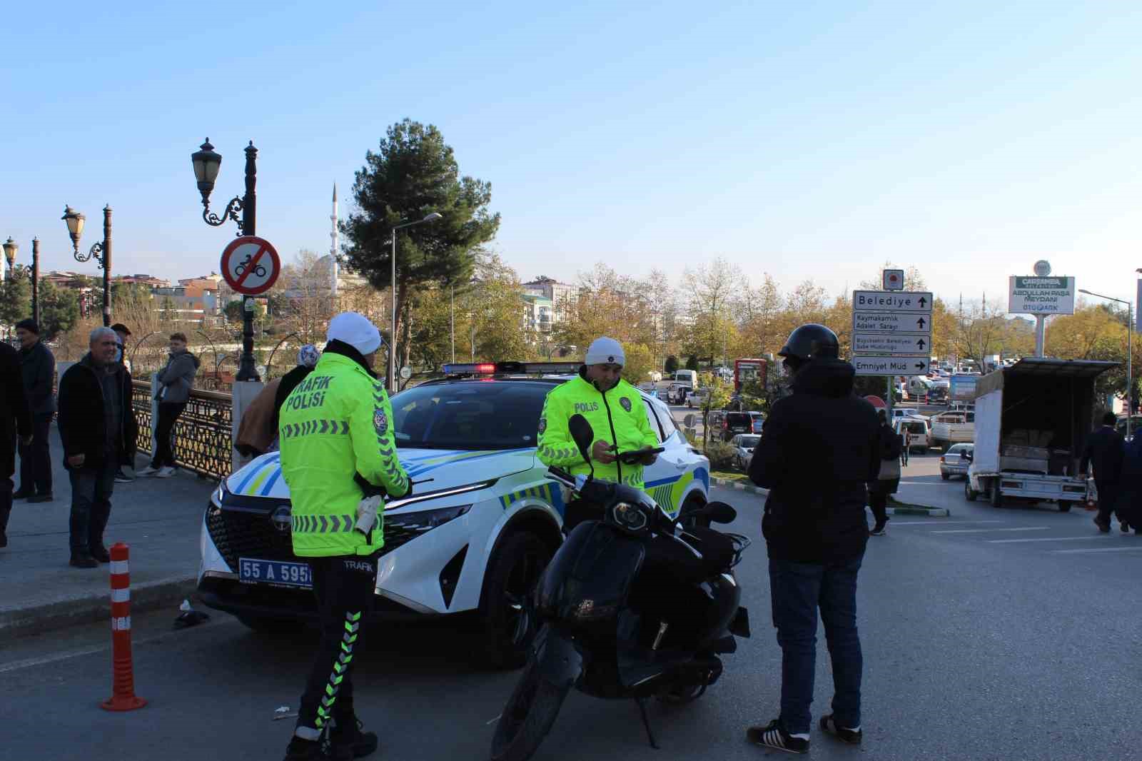 Motosiklet sürücüleri denetime takıldı
