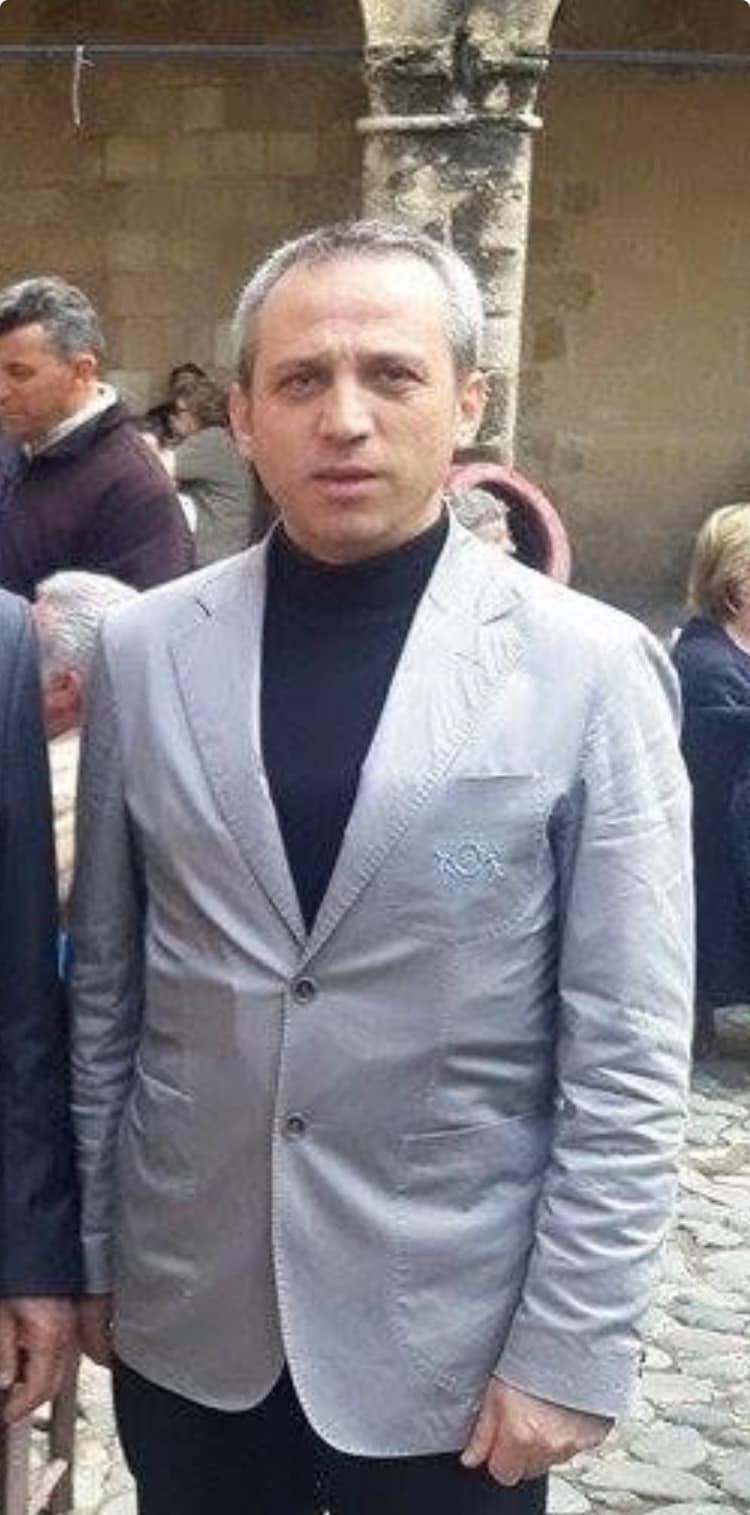 Şiddetli fırtınada yıkılan duvarın altında kalan baba, 8 g&uuml;nl&uuml;k yaşam m&uuml;cadelesini kaybetti
