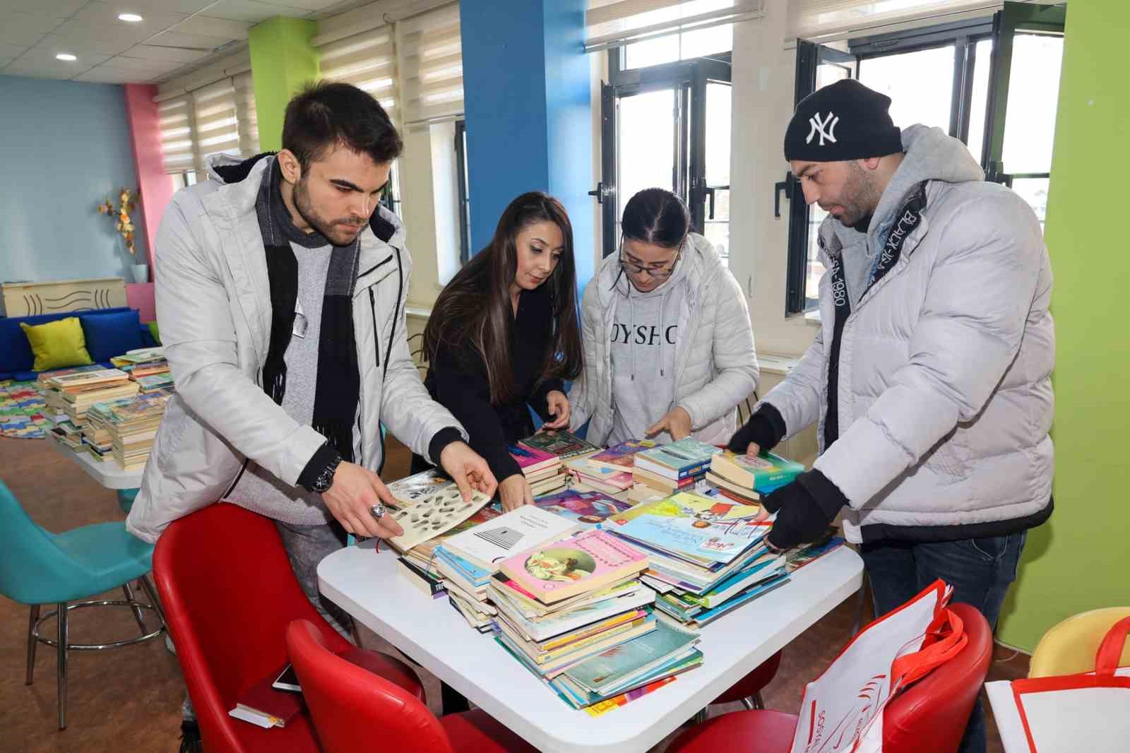 Uşak Üniversitesinden 1 ayda 1000 kitap