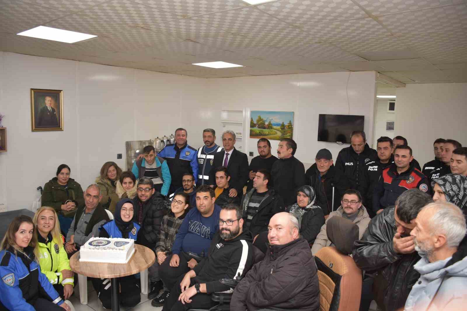 Polisler söyledi, özel vatandaşlar oynadı