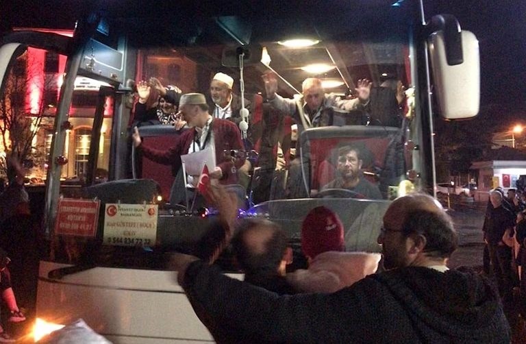 Simav&rsquo;da umreciler dualarla uğurlandı
