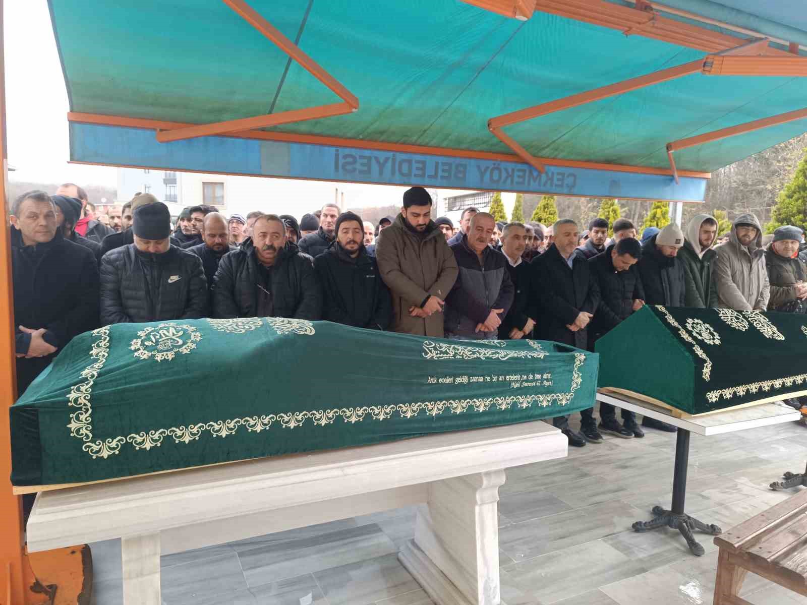 Ev alma fiyat anlaşmazlığı sonucu &ouml;ld&uuml;r&uuml;len baba ve oğlu toprağa verildi
