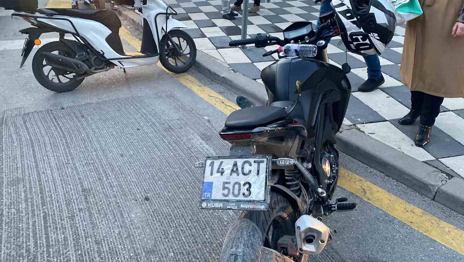 Bolu&rsquo;da motosiklet otomobille &ccedil;arpıştı: 1 yaralı
