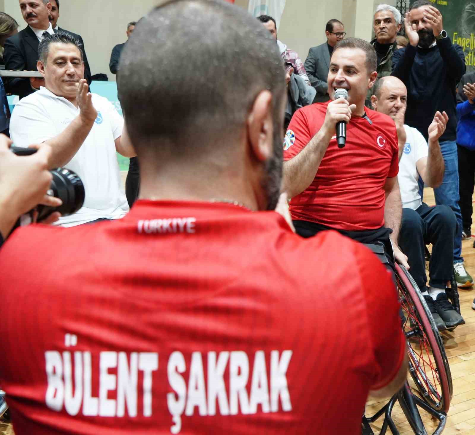 &Uuml;nl&uuml;ler şampiyonlara karşı
