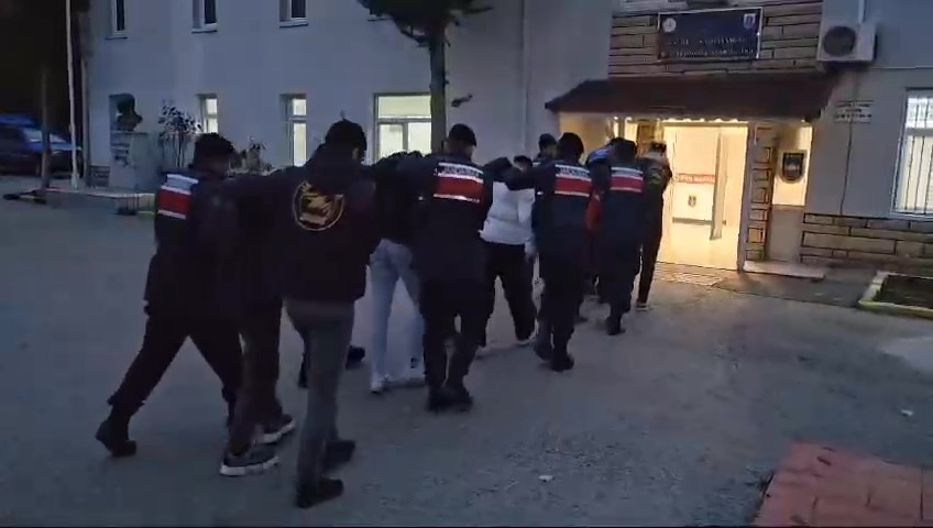 Bir ilçenin kabusu olan hırsızları jandarma tek tek belirleyip yakaladı
