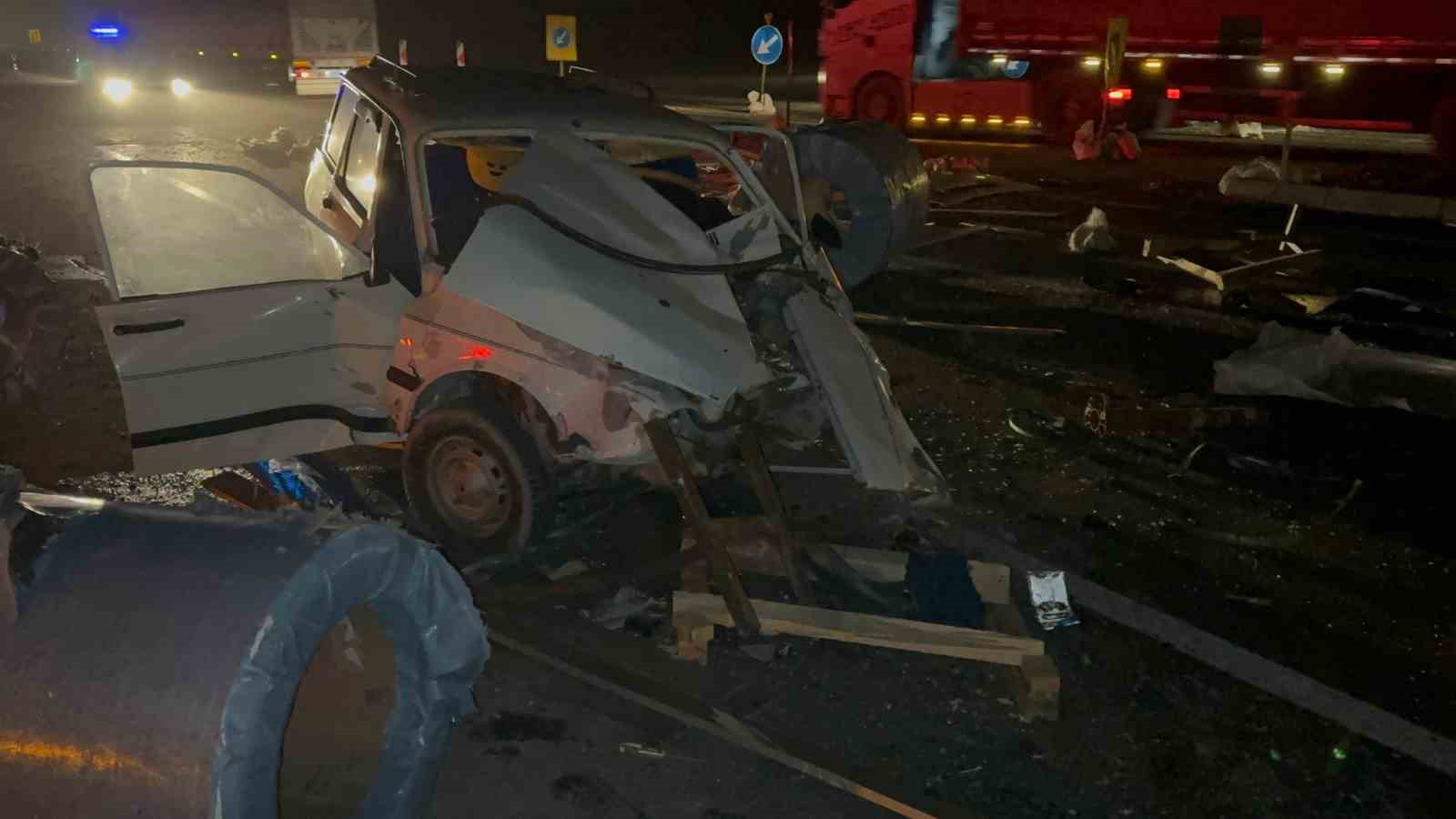 (ÖZEL) Yola düşen metal rulolar az kalsın faciaya neden oluyordu