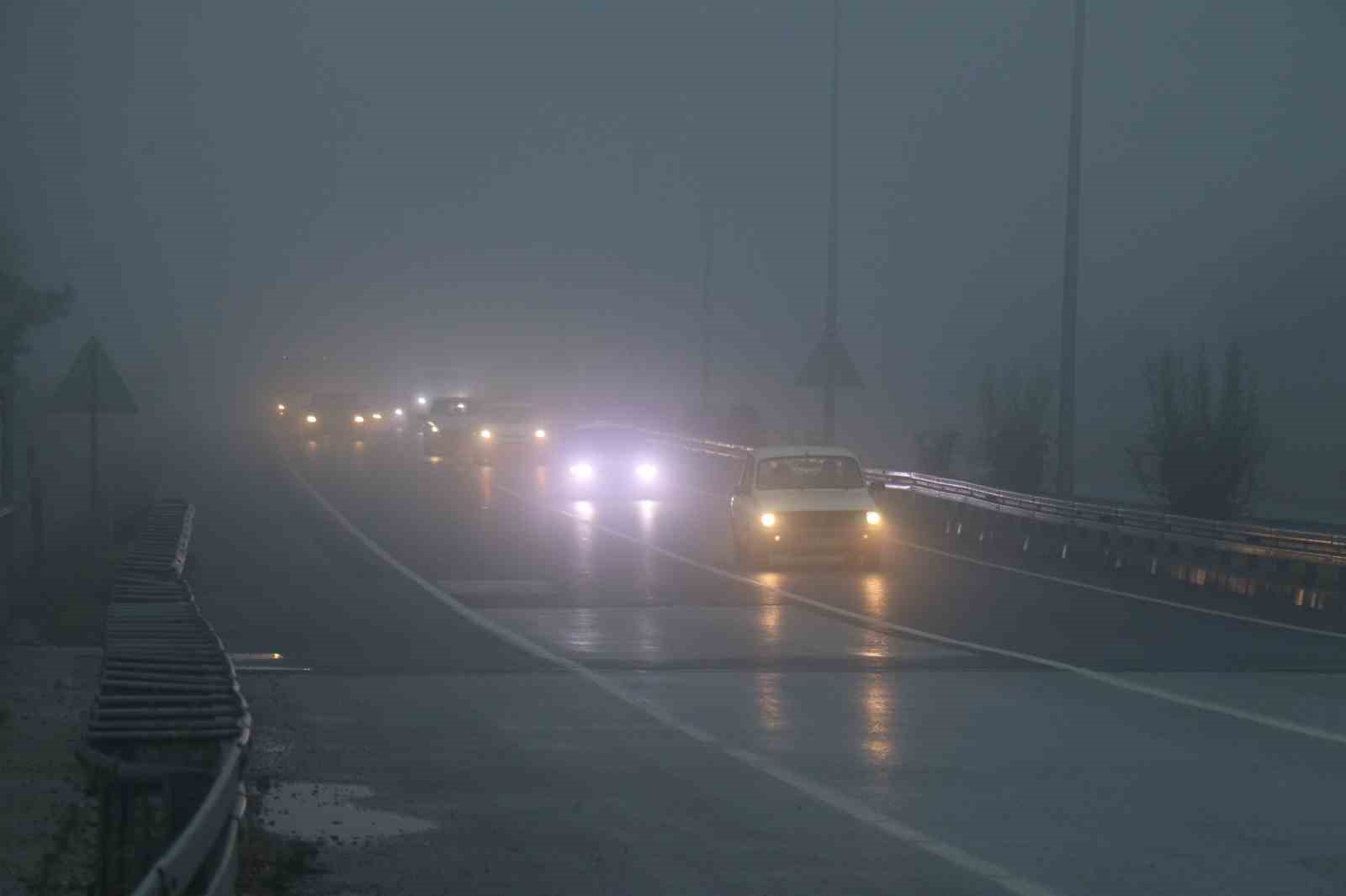 Denizli’de yoğun sis görüş mesafesini 10 metreye kadar düşürdü
