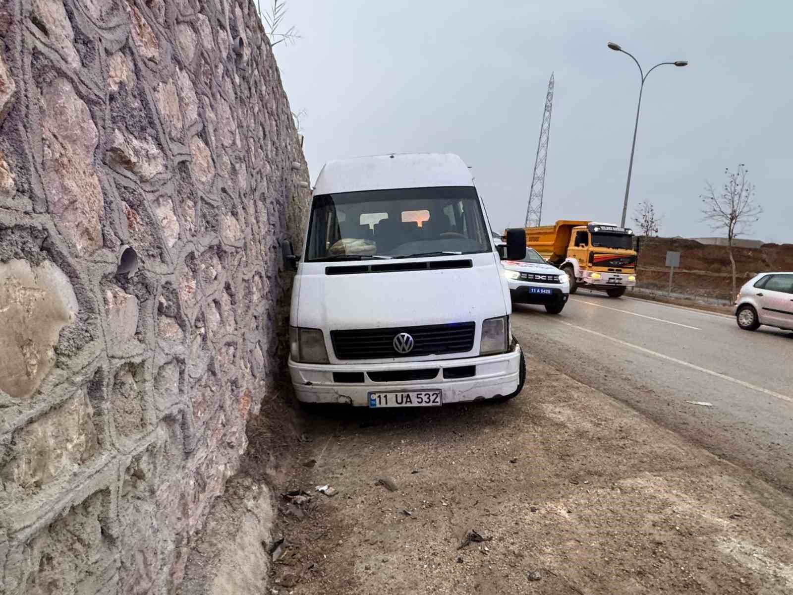 Bilecik’te meydana gelen trafik kazasında 3 kişi yaralandı
