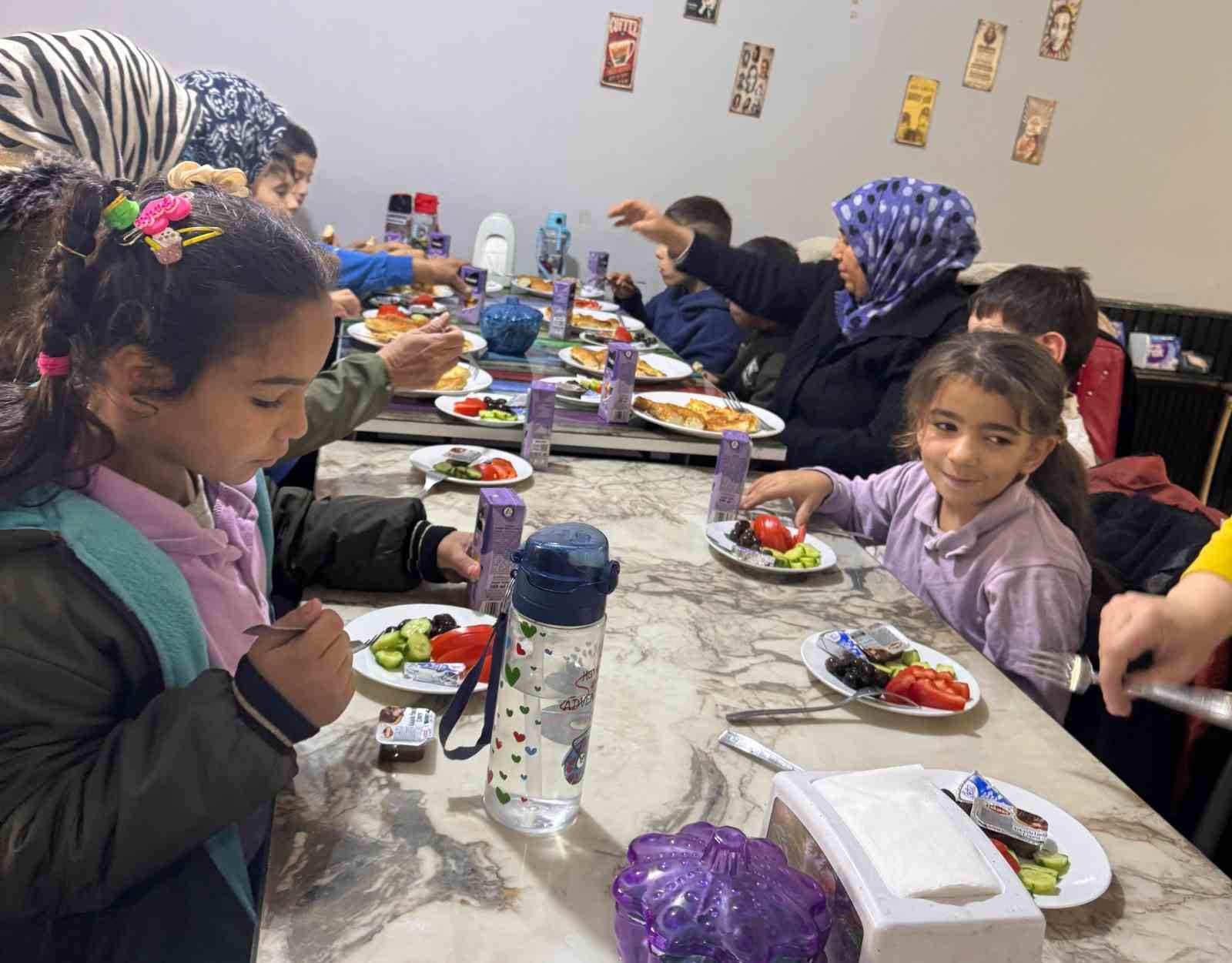 Hisarcık’ta özel öğrenciler kahvaltıda buluştu