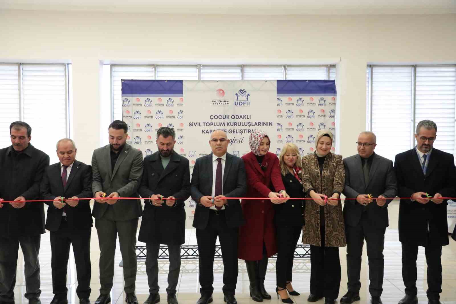 Ağrı’da "Çocuk Odaklı Sivil Toplum Kuruluşlarının Kapasite Geliştirme Projesi"nin lansmanı yapıldı