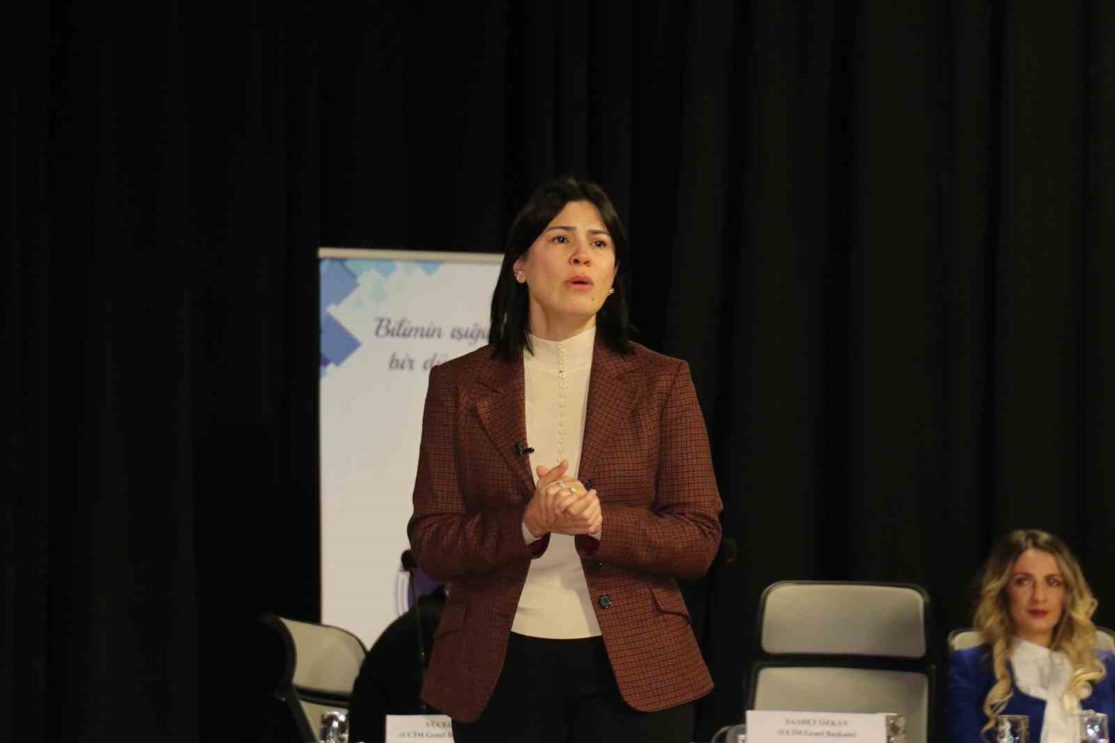 Van YYÜ’de "Çocuk İstismarı ve Mağdura Yaklaşım Sempozyumu" düzenlendi