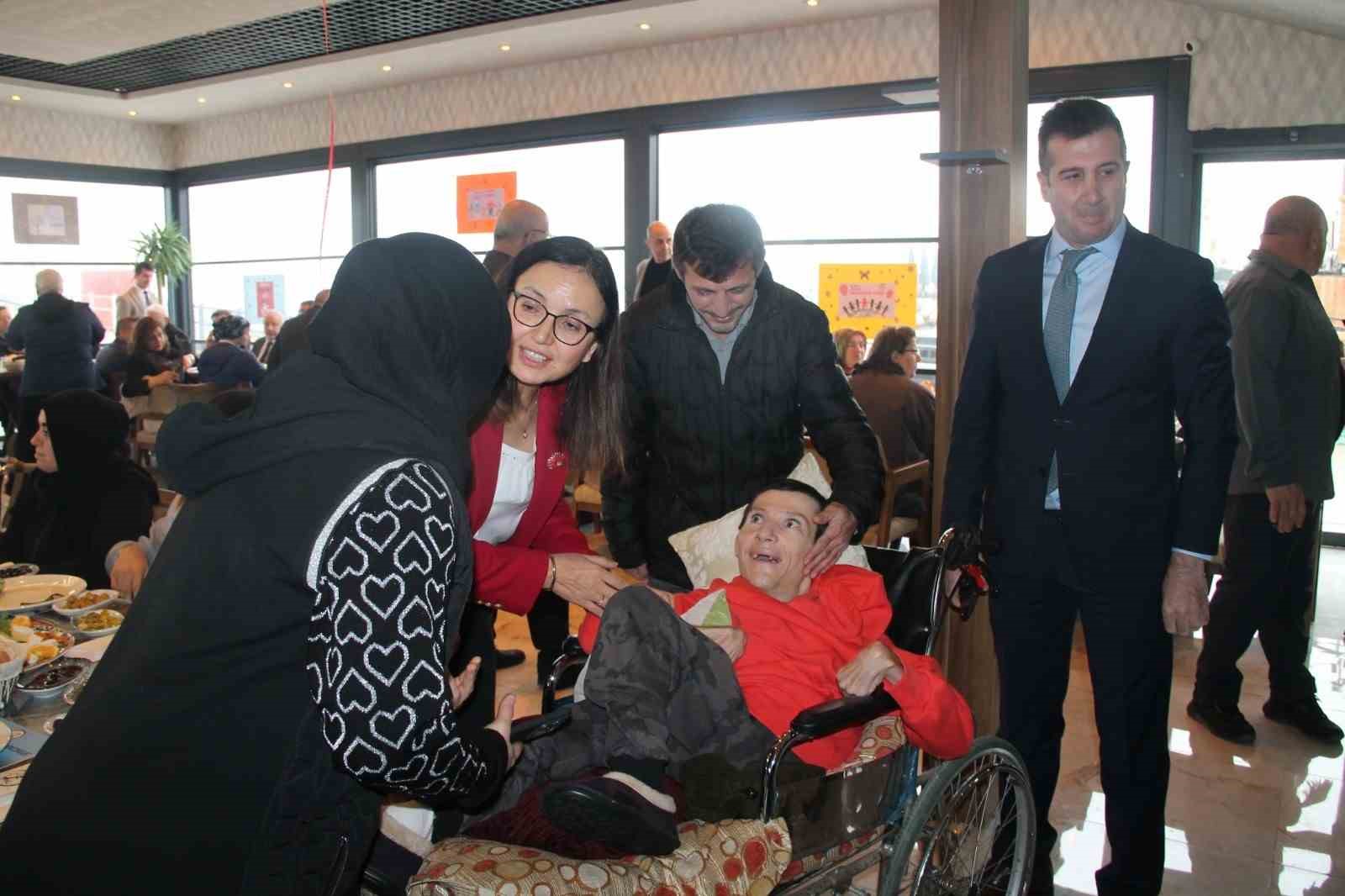 Yalova&rsquo;da D&uuml;nya Engelliler G&uuml;n&uuml; &ccedil;eşitli etkinlilerle kutlandı
