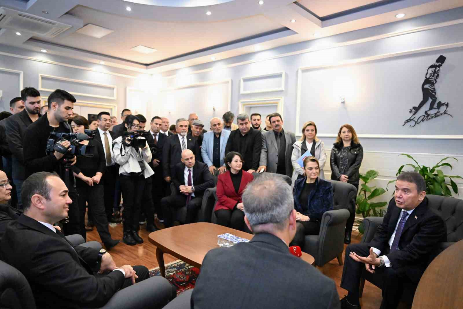 Başkan Böcek: “El ele verip Döşemealtı’nı geliştireceğiz”