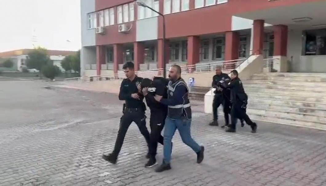Aranan 2 hükümlü İmamoğlu polisinin takibiyle yakalandı