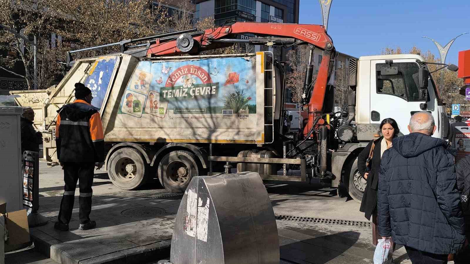 &Ccedil;&ouml;p konteynerinde &ccedil;ıkan yangın s&ouml;nd&uuml;r&uuml;ld&uuml;
