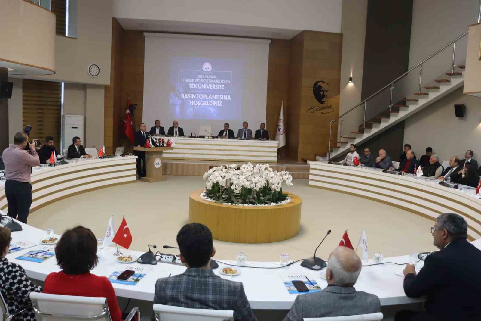 ER&Uuml;&rsquo;de b&uuml;y&uuml;k başarı: ERC&rsquo;den 2024 yılında &ouml;d&uuml;l alan tek &uuml;niversite oldu
