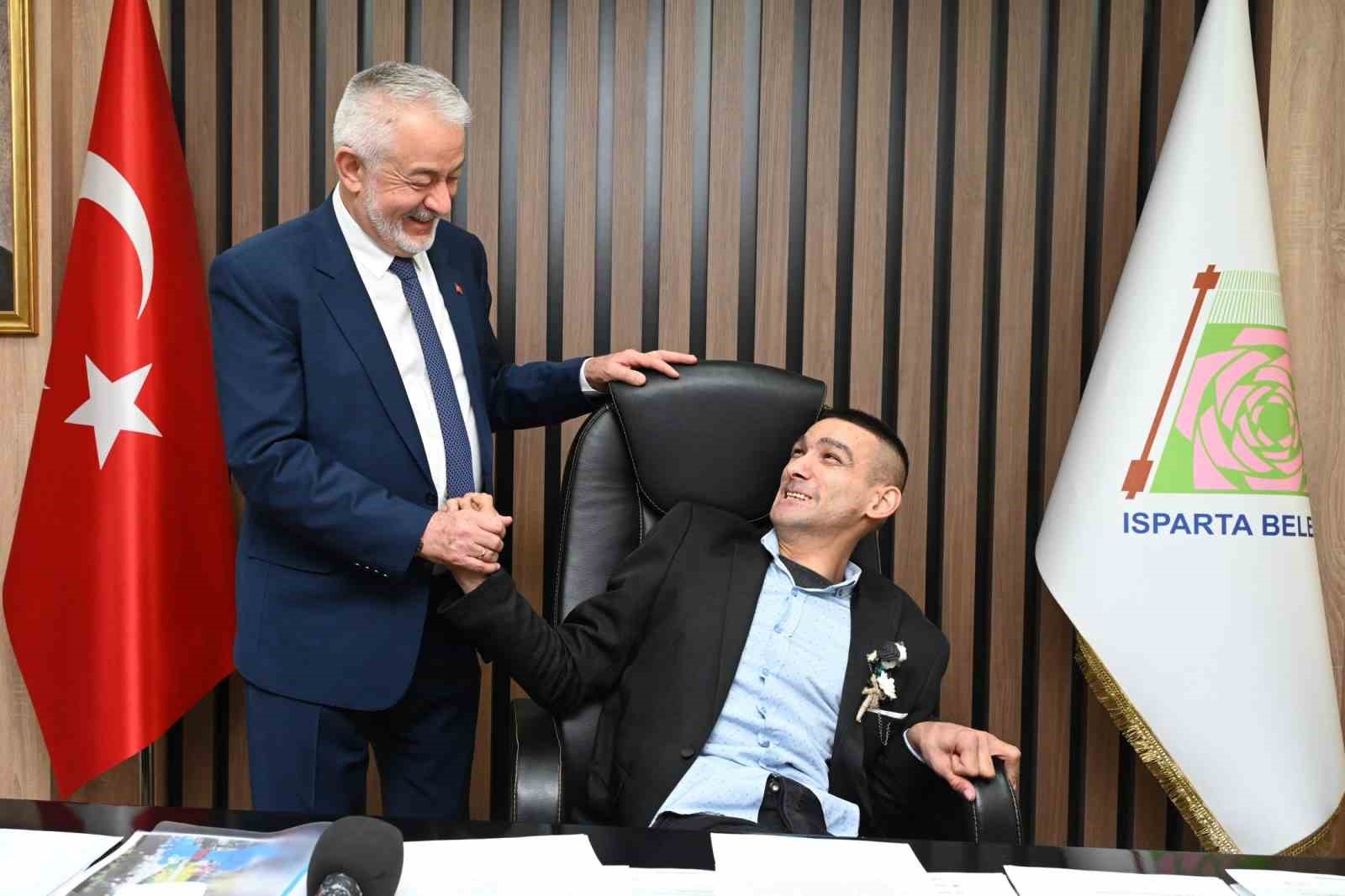 Engelli Mert’in ’başkanlık’ hayali gerçekleşti