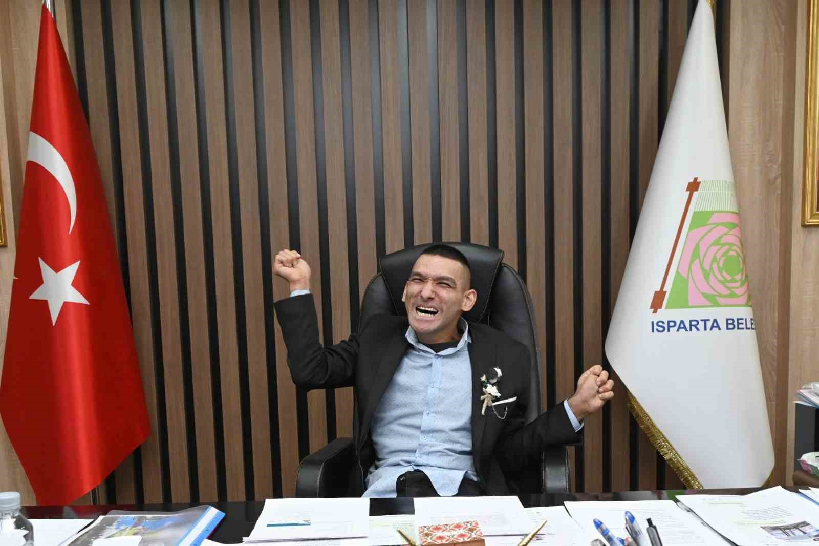 Engelli Mert&rsquo;in &rsquo;başkanlık&rsquo; hayali ger&ccedil;ekleşti
