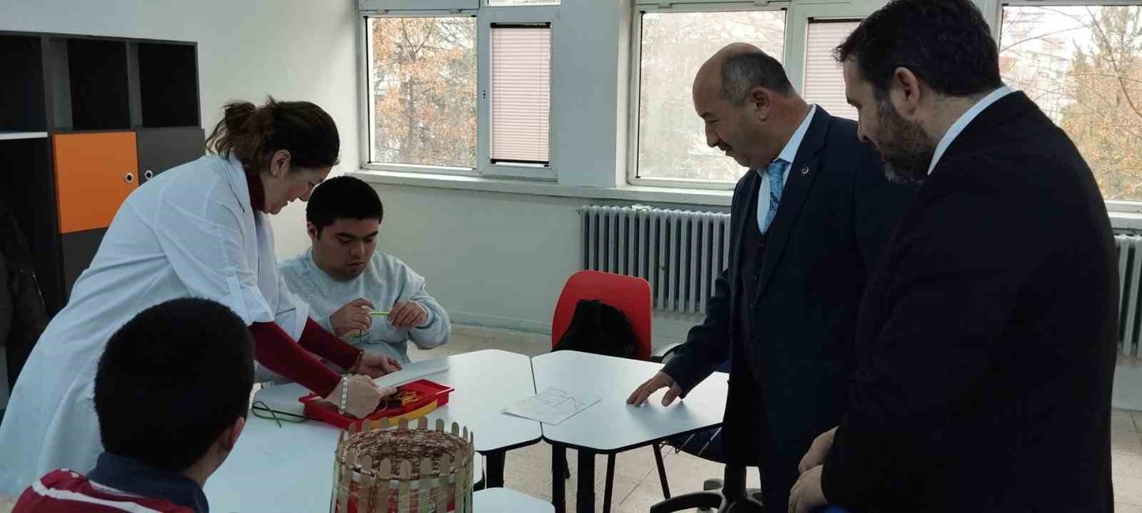 İl Milli Eğitim M&uuml;d&uuml;r&uuml; Başyiğit&rsquo;ten &rsquo;Sevgi Denizi &Ouml;zel Eğitim Uygulama Okulu&rsquo;na anlamlı ziyaret
