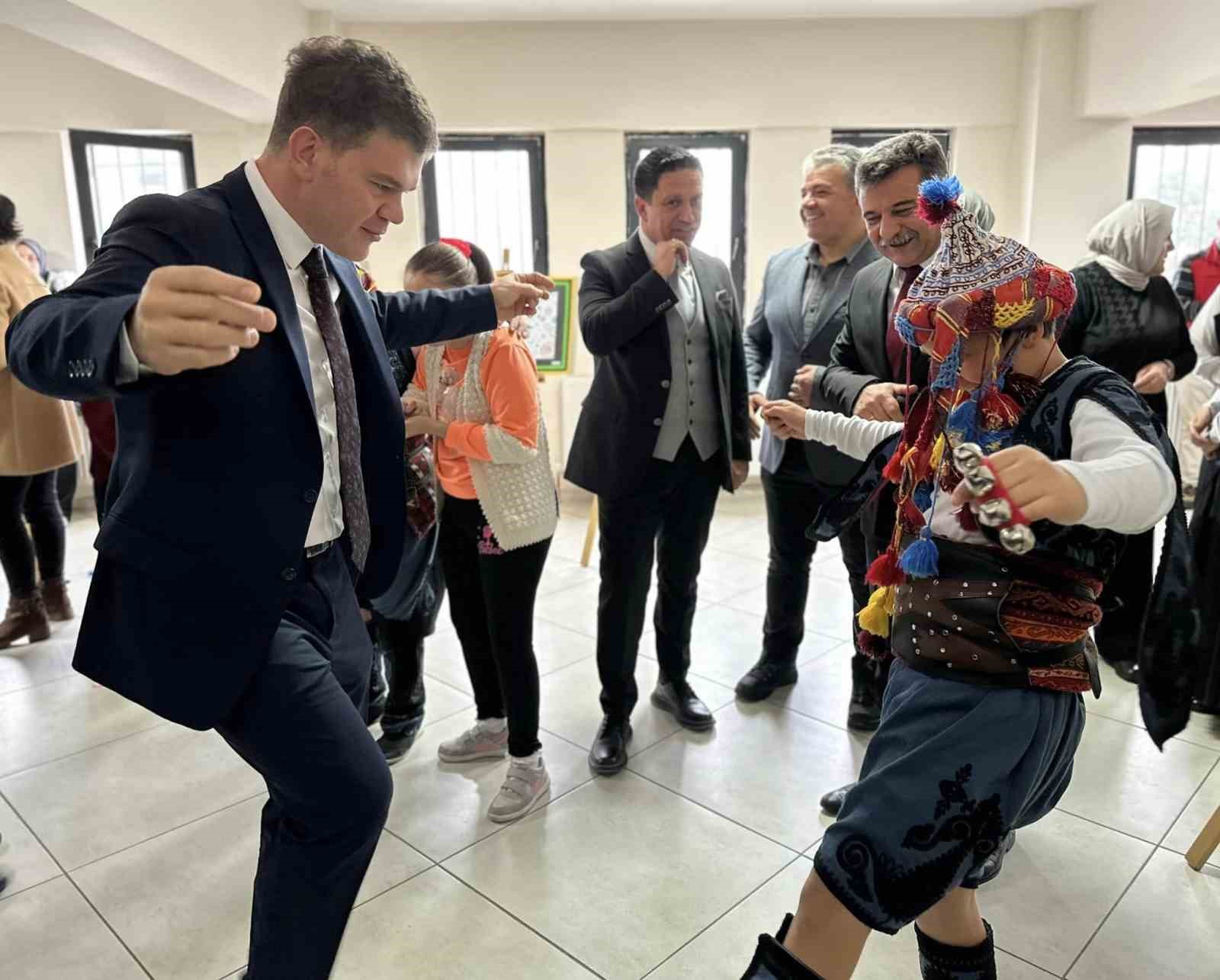 Simav Kaymakamı Karaloğlu: "Engellilik, bir engel değil, farklı bir bakış a&ccedil;ısıdır&rdquo;
