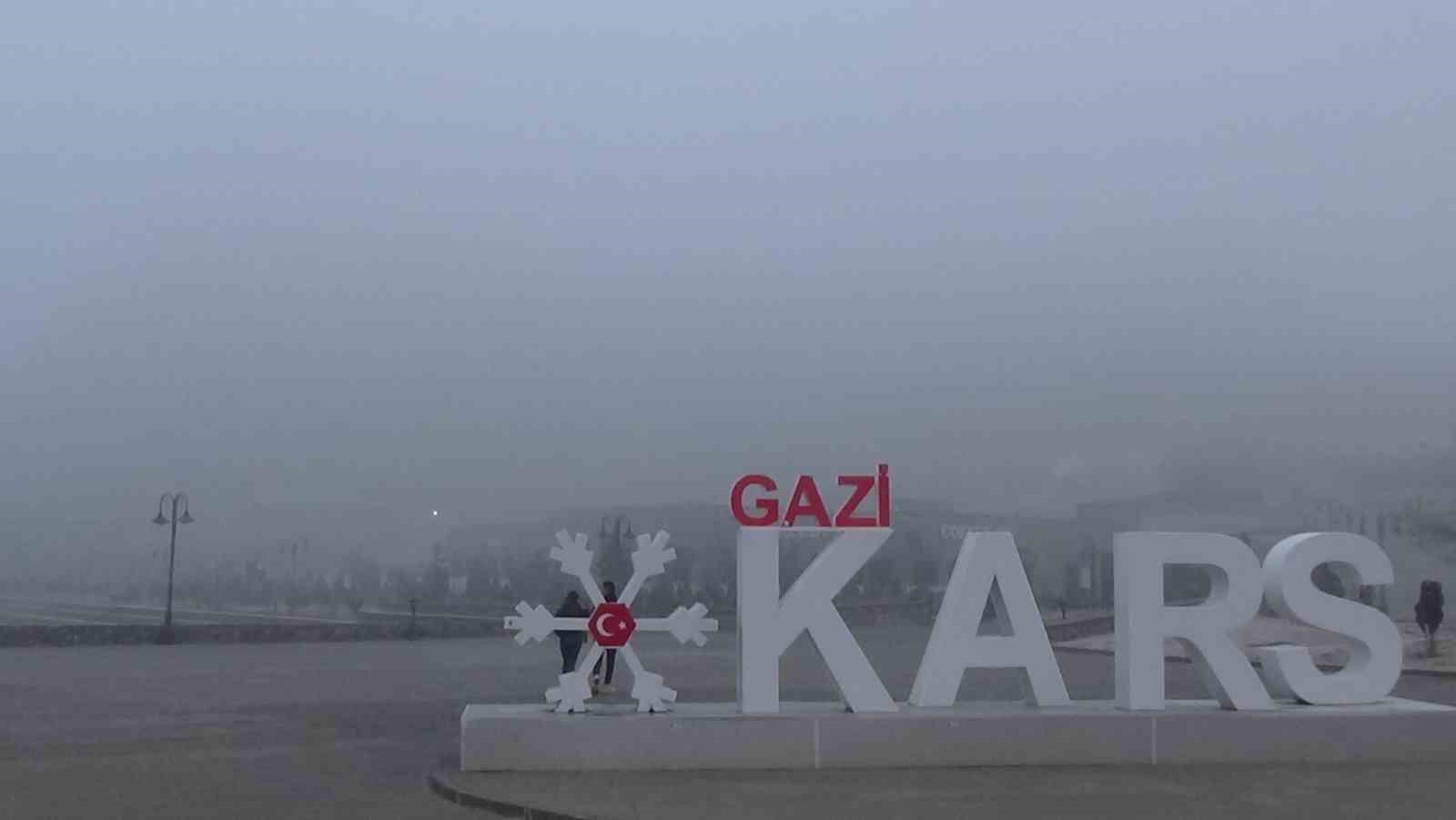 Kars&rsquo;ta yoğun sis etkili oldu
