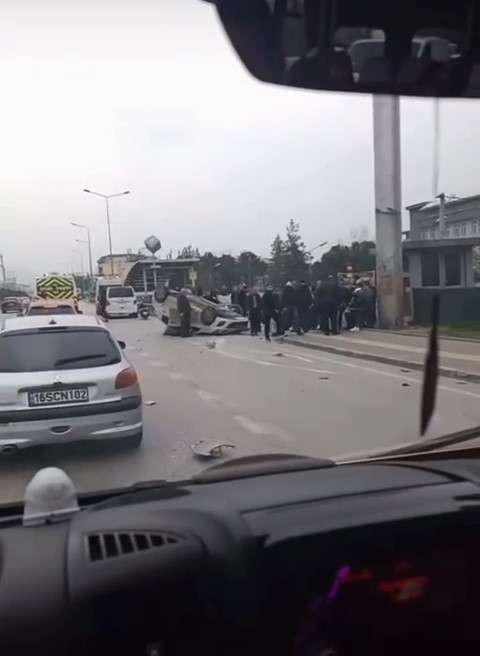 Takla atan otomobilden burnu bile kanamadan çıktı
