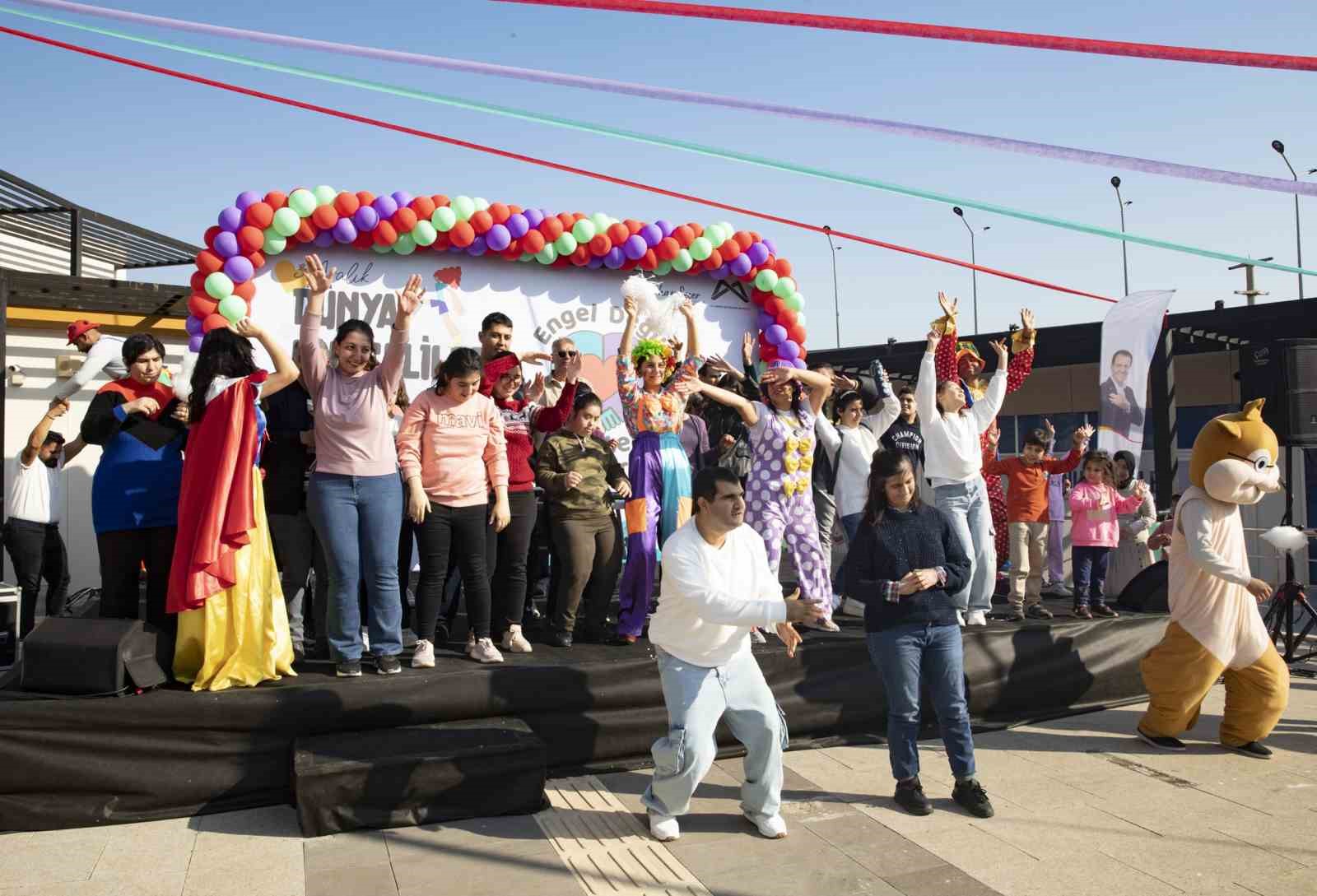 Mersin’de ’Dünya Engelliler Günü’nde özel bireylere coşkulu kutlama
