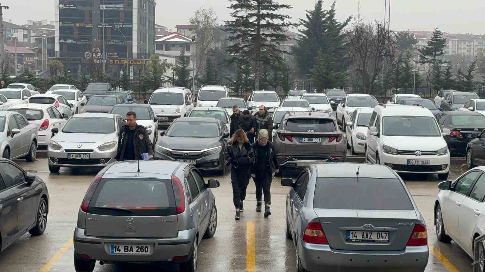 Yabancı uyruklu aileyi, "Adınız terör örgütü ile ilişkilendirilmiş" diyerek 500 bin lira dolandırdılar
