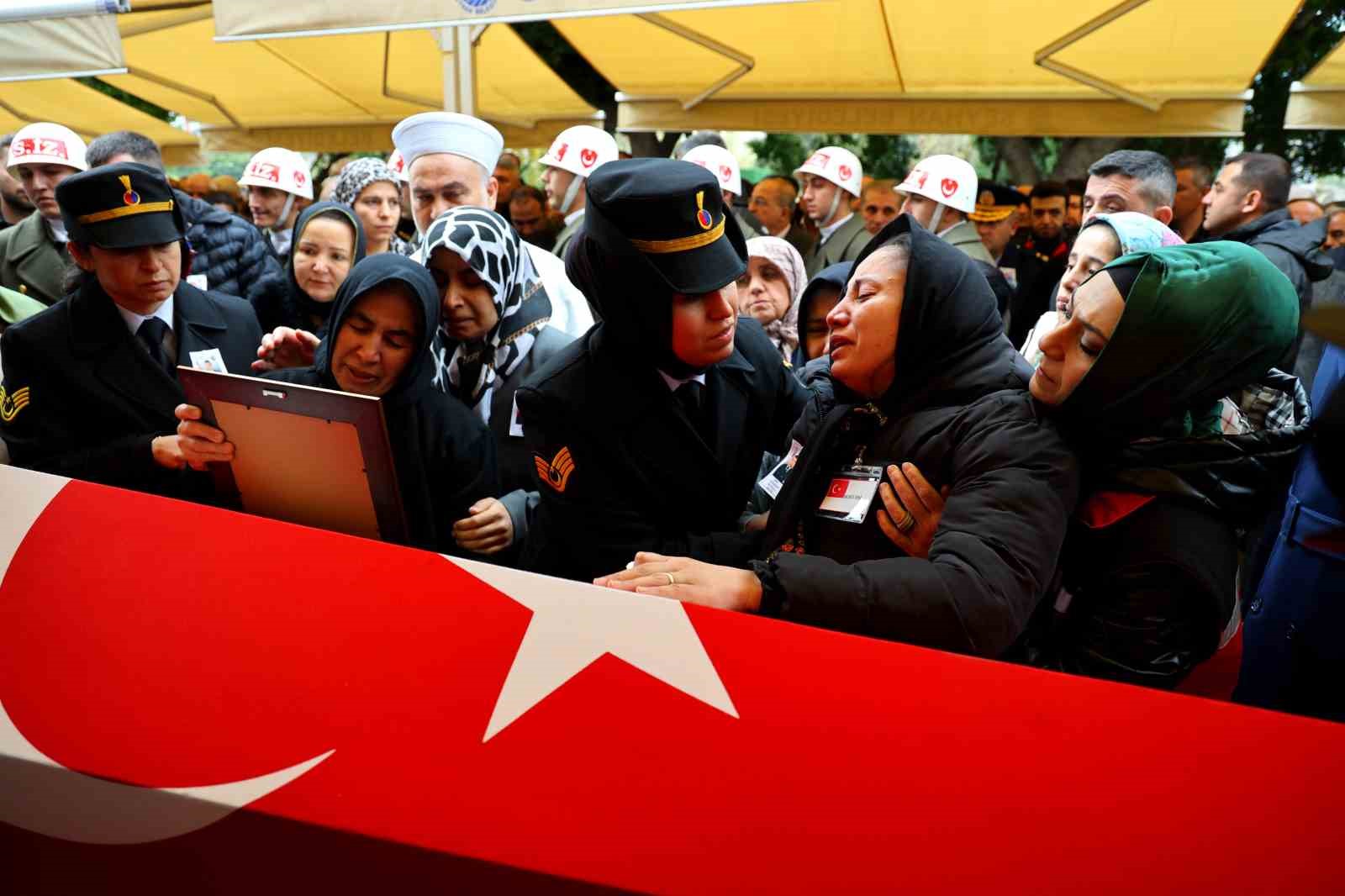 Şehit eşinden yürek yakan ağıt: &quot;Canım eşim, doyamadım&quot;