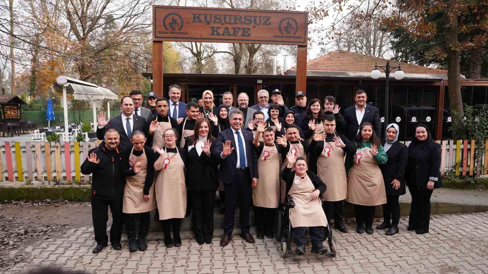 Engelliler günü, Kusursuz Kafe’nin özel çalışanları ile kutlandı
