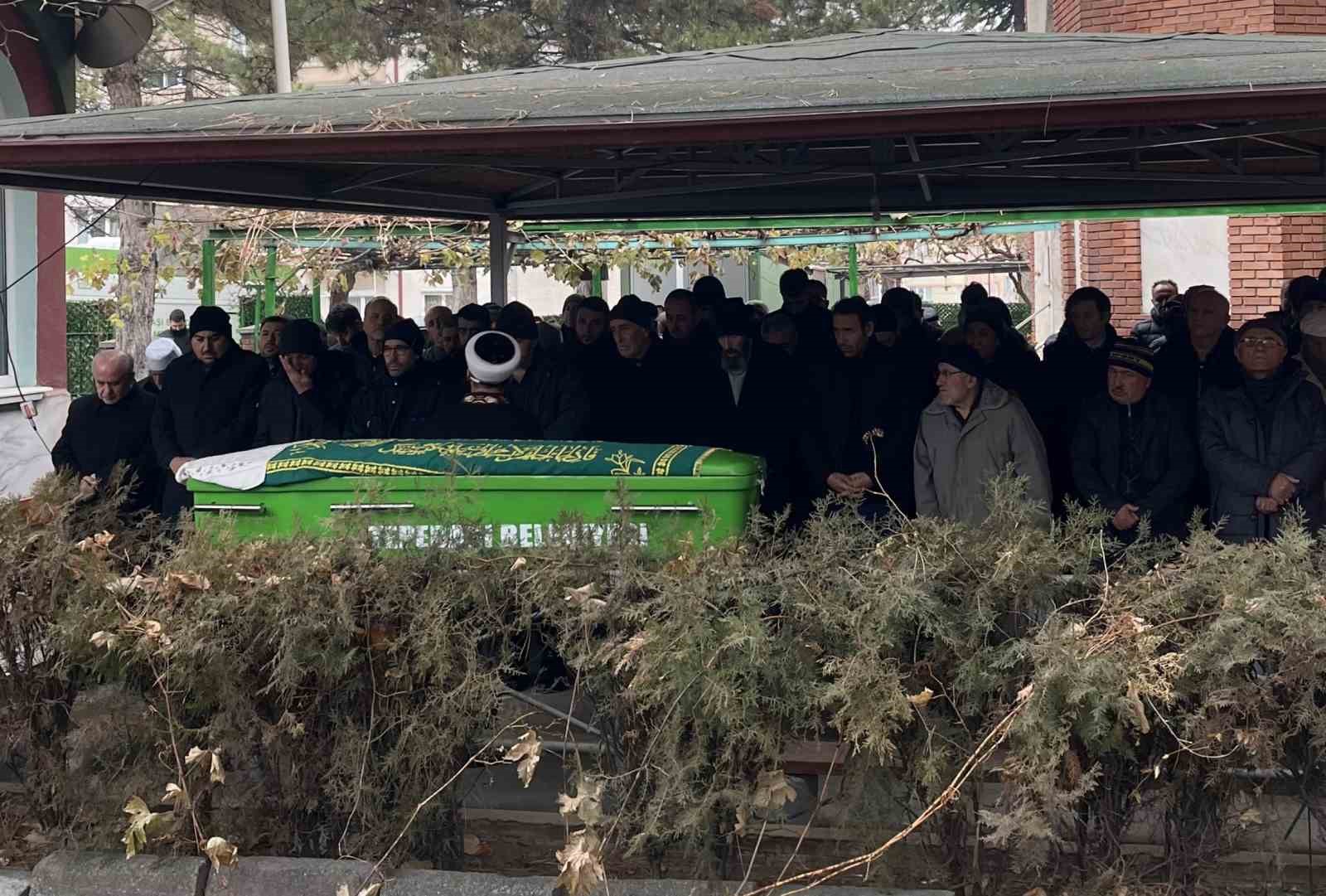 Tamir ettiği otomobilinin egzoz gazından zehirlenen şahıs hayatını kaybetti