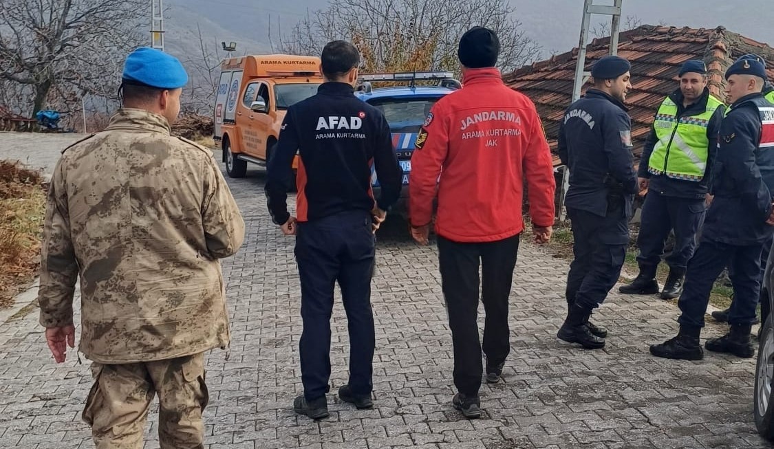 Aracı ile uçuruma yuvarlanan şahıs dere yatağında bulundu
