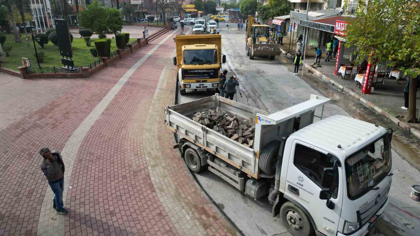 Aydın BŞB’nin Nazilli İstasyon Meydanı’ndaki 2. Etap çalışmaları başladı
