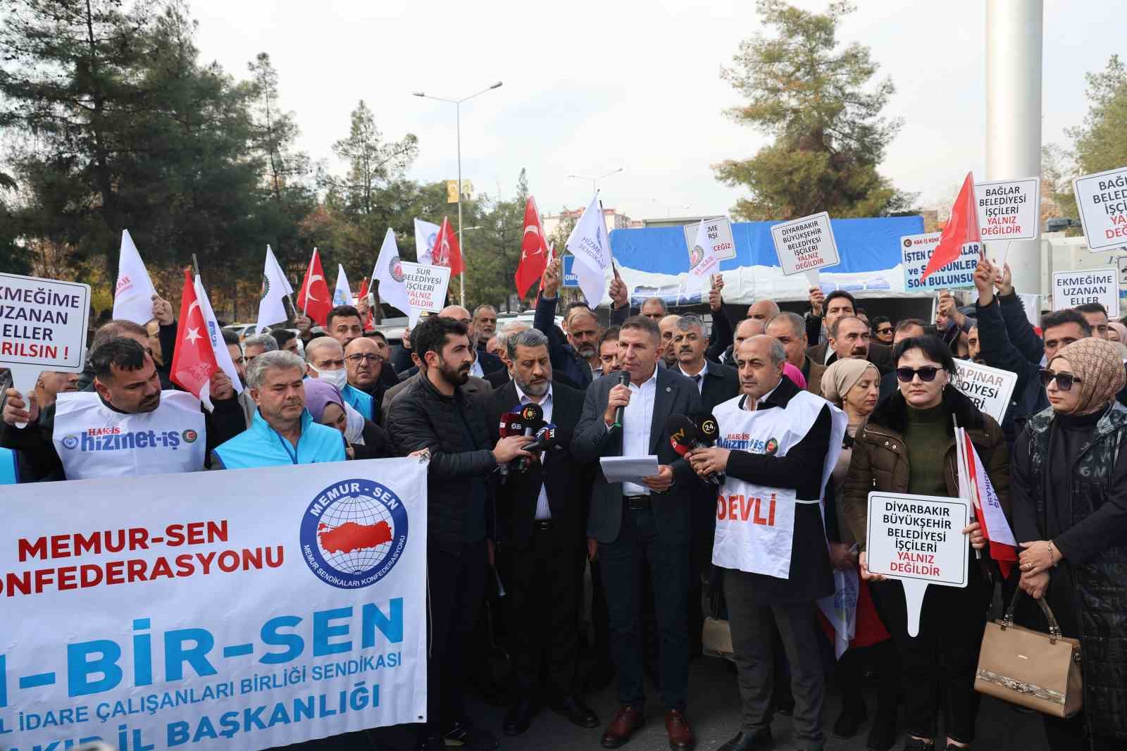 Diyarbakır&rsquo;da siyasi parti ve sendika temsilcilerinden DEM Partili belediyelere tepki
