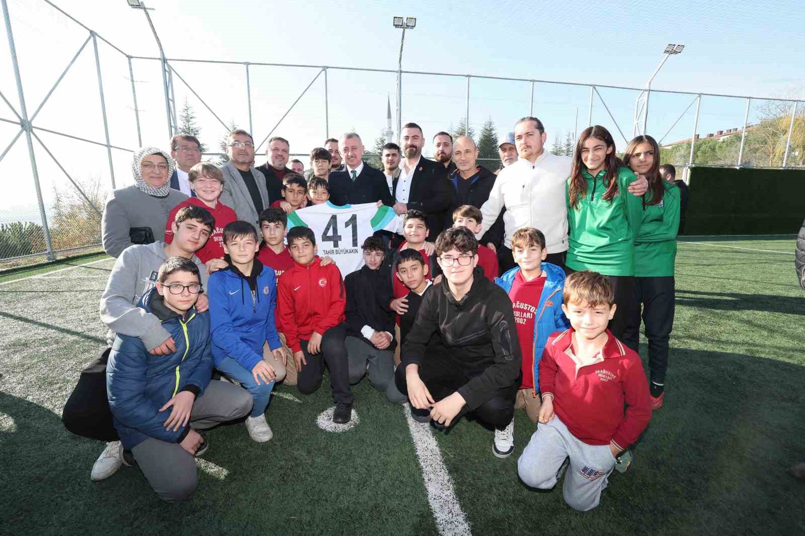 İzmit Ayazma&rsquo;ya sentetik futbol sahası
