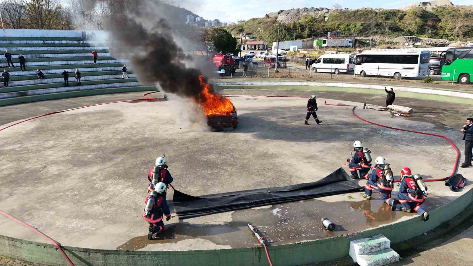 Giresun&rsquo;da elektrikli ara&ccedil; yangınlarına karşı eğitim ve tatbikat d&uuml;zenlendi
