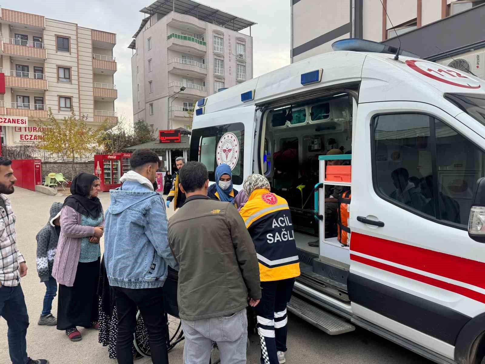 Gaz ka&ccedil;ağı patlamaya neden oldu: 2 yaralı

