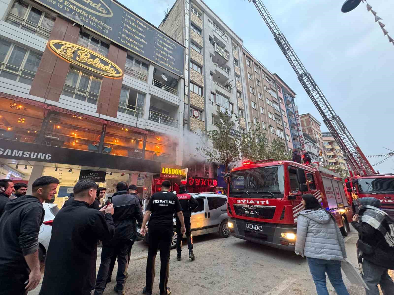 Elazığ’da dönercide korkutan yangın
