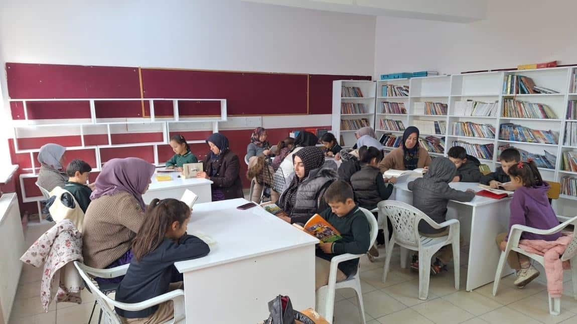 Akşehir’de &quot;Ailemle Kitap Okuyorum&quot; etkinliği