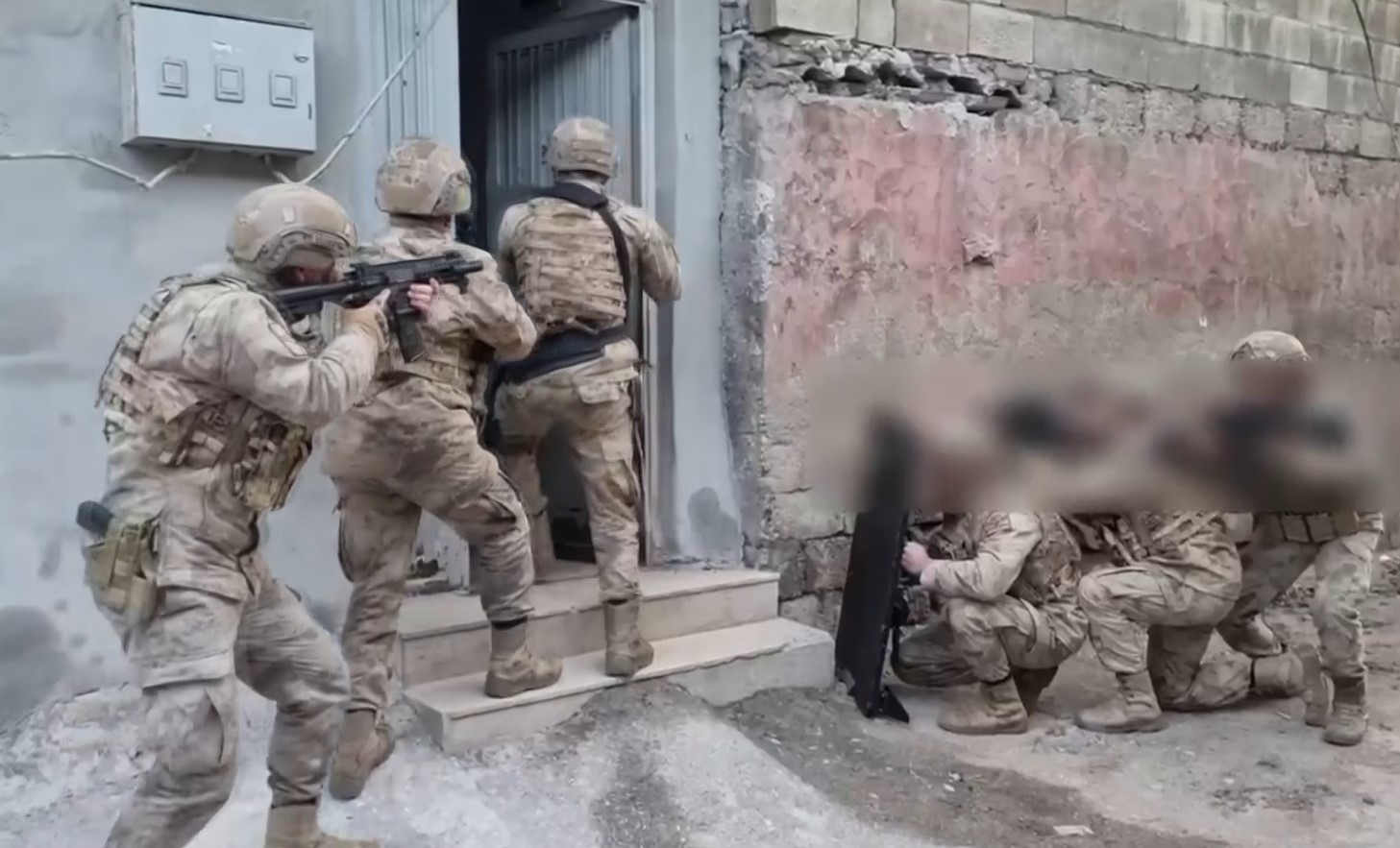 Gaziantep’te jandarmadan terör operasyonu: 16 gözaltı