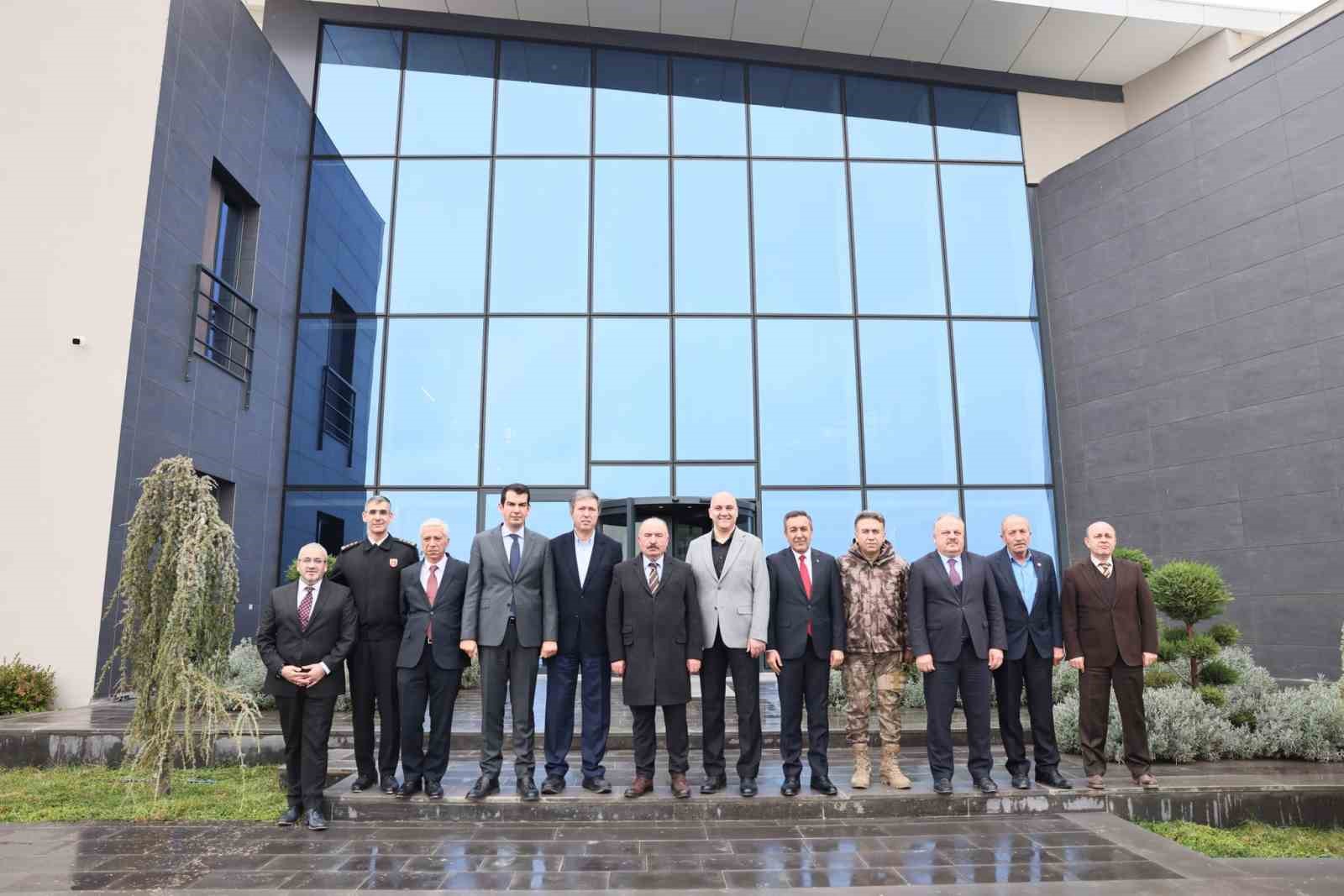 &Ccedil;orum Valisi Ali &Ccedil;algan, Sungurlu&rsquo;daki yatırımları ve &ccedil;alışmaları inceledi
