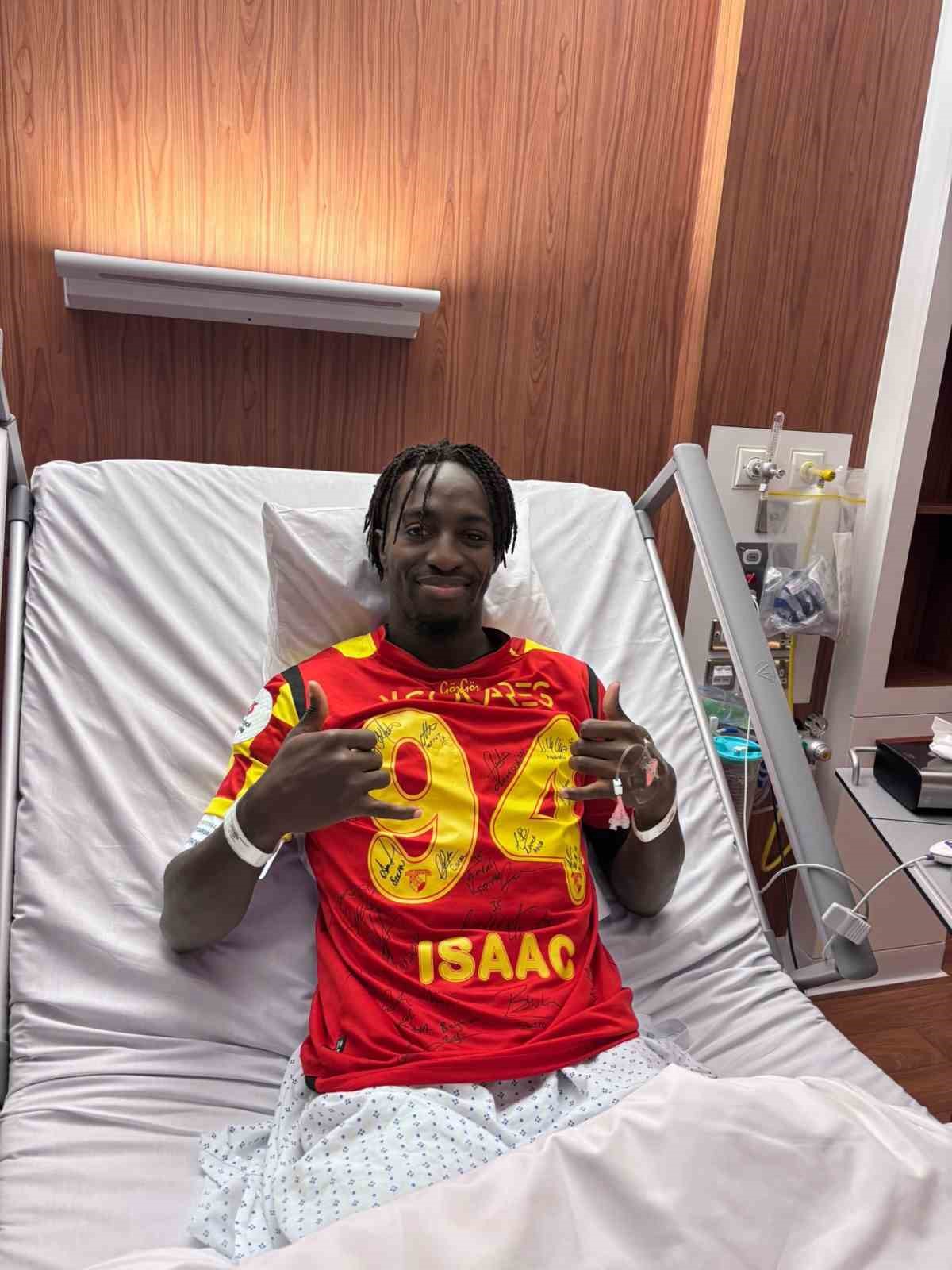 Göztepe’de Isaac Solet ameliyat oldu